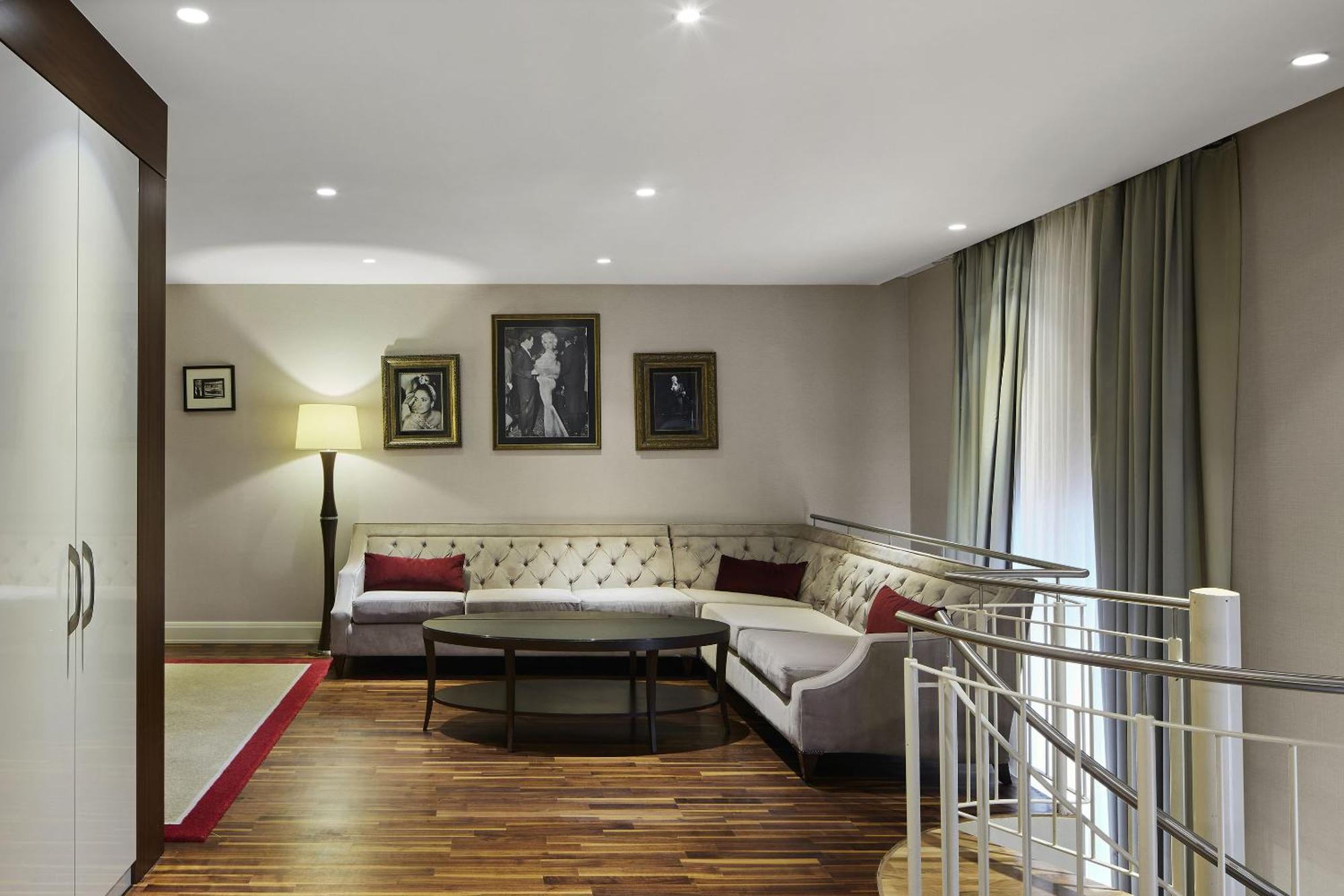 Hotel Titanic Gendarmenmarkt 5*