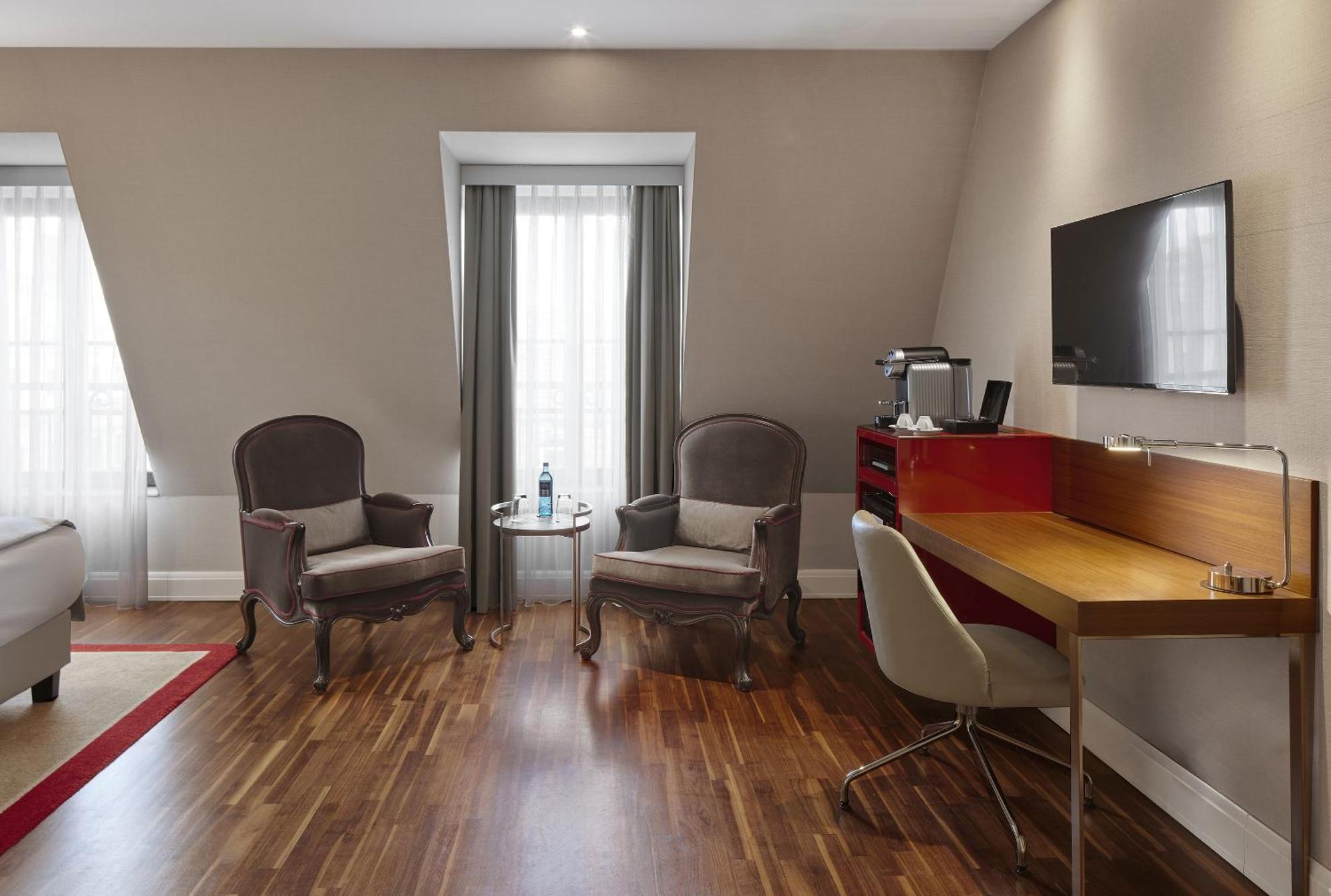 Hotel Titanic Gendarmenmarkt 5*
